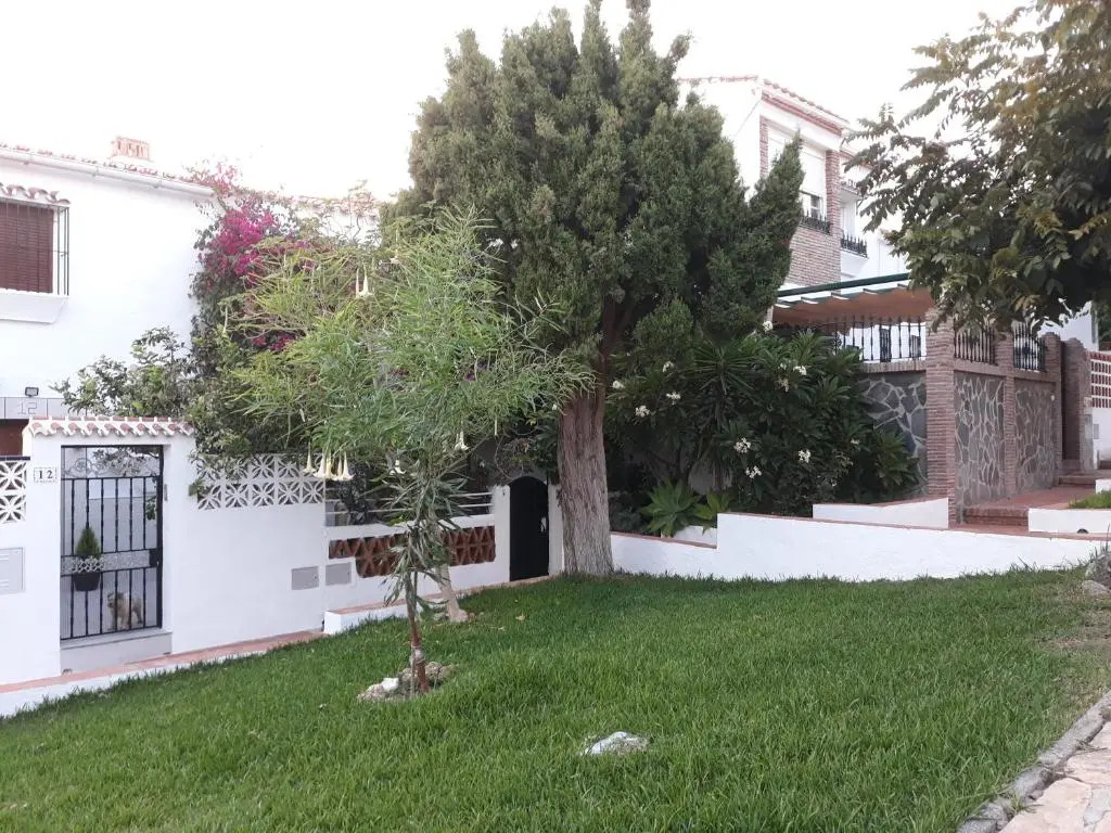 APARTAMENTO EN URB. RESIDENCIAL 2 DORMITORIOS 4 Per.