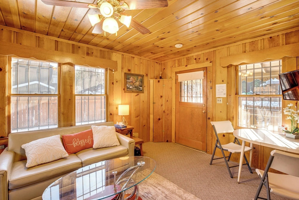 Close to Lake & Heavenly Mtn Resort! Quaint Cabin