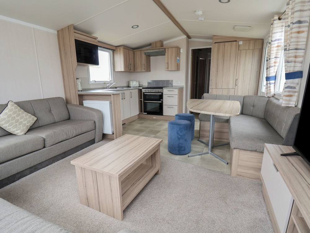 Caravan B8
