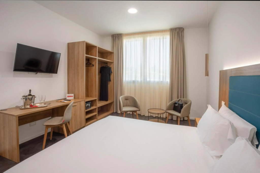 V Hotel