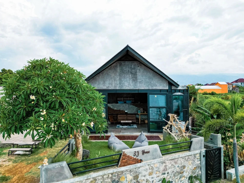 EJ House