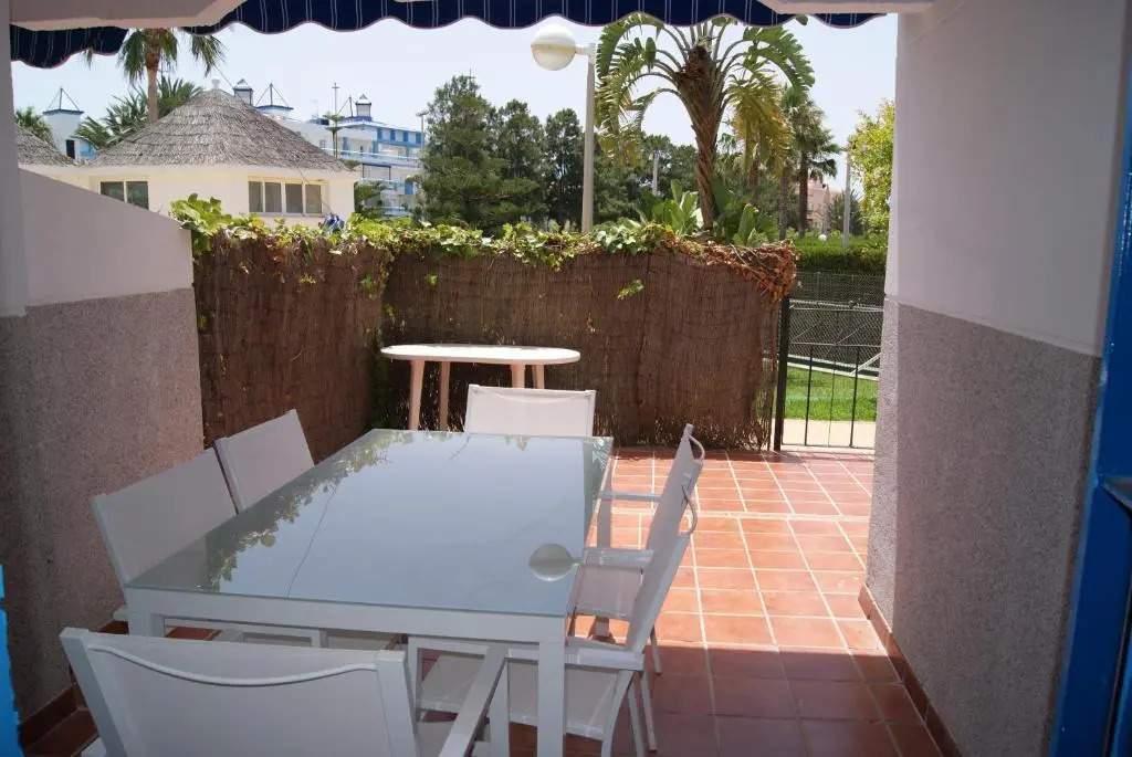 Costa Ballena Cómodo Bajo con Piscina, Patio y 3 Dormitorios Parking free