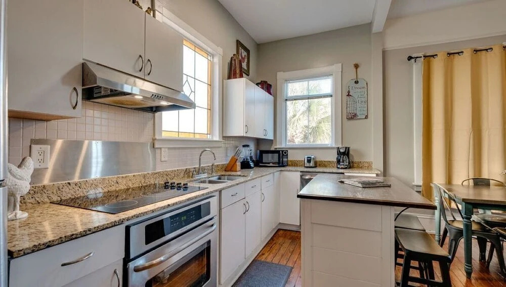 Huge 5 bedroom 5 bath Home in Savannah