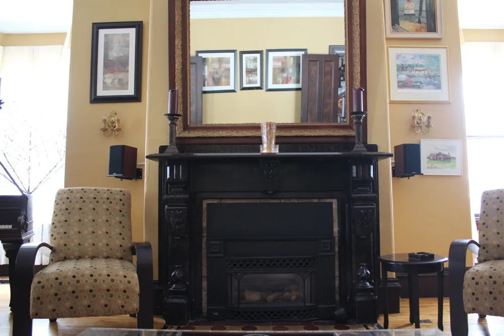 Carriage House Inn