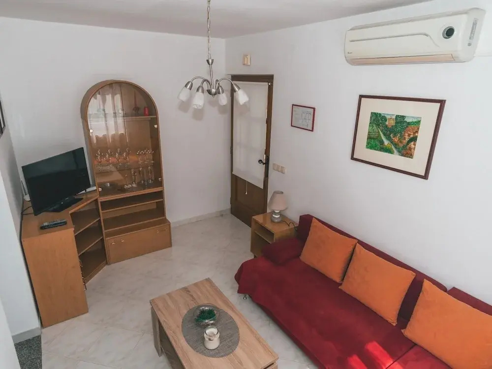 Charming Apartment With Sea Views and Shared Pool