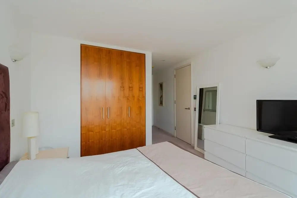 Stylish Modern 2 Bedroom Apartment