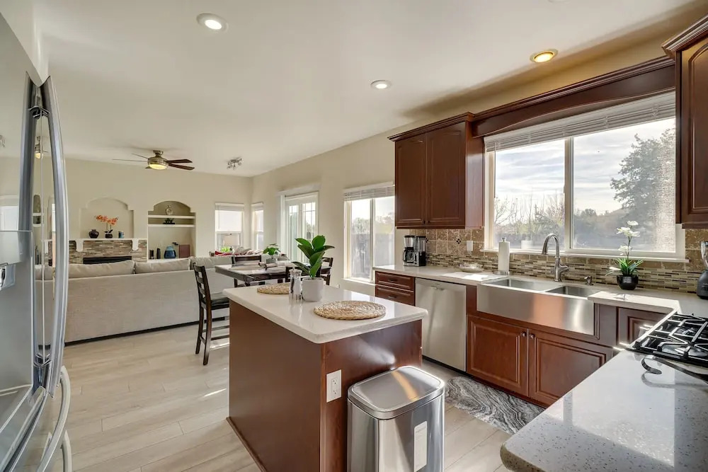 4 Mi to Downtown Reno: Family Retreat w/ Fireplace