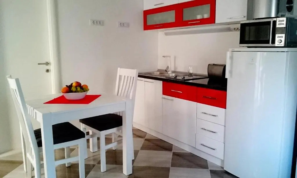 Karmen's Apartment One
