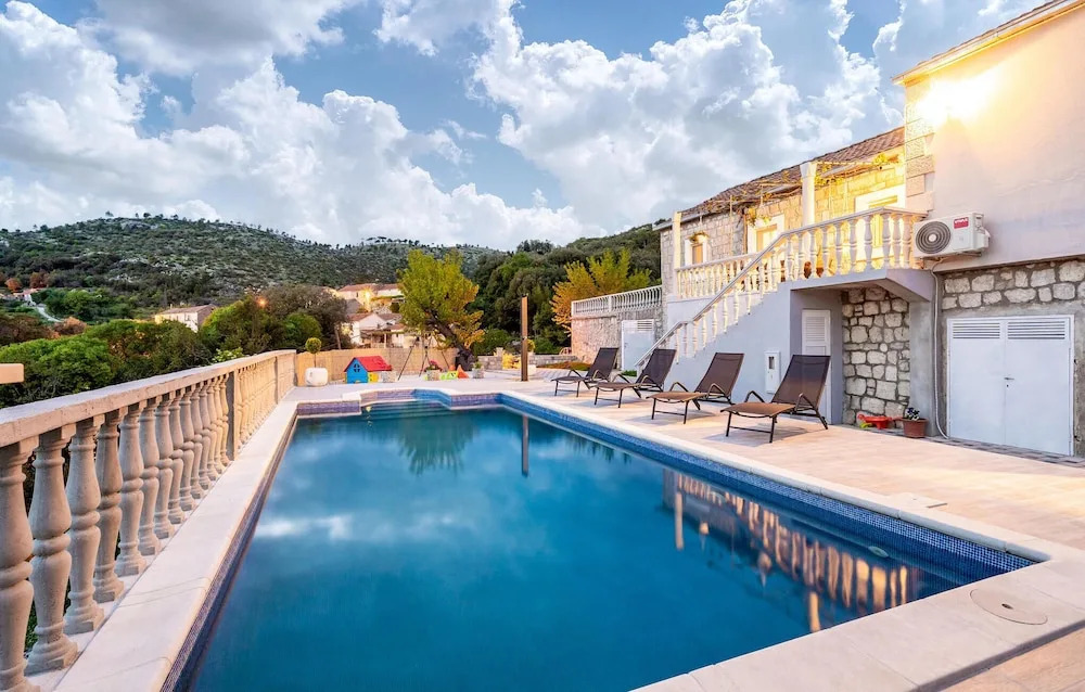 Amazing Home in Ston With Outdoor Swimming Pool, Wifi and 4 Bedrooms