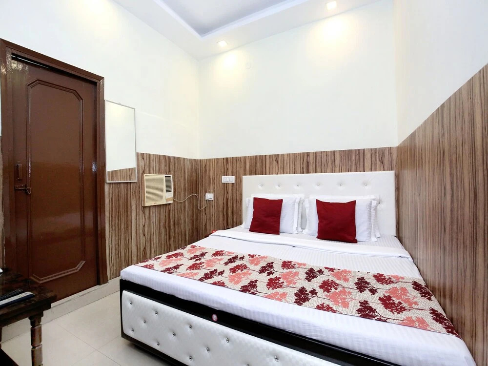 Hotel Aaryans