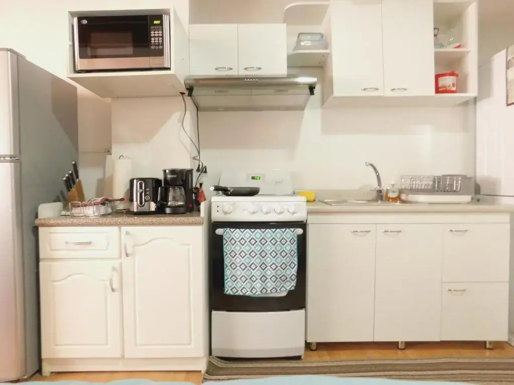 Modern Studio Loft Apt King Bed 10 min frm airport