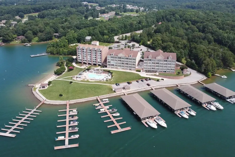 Resort Amenities & Beach Access: Huddleston Condo
