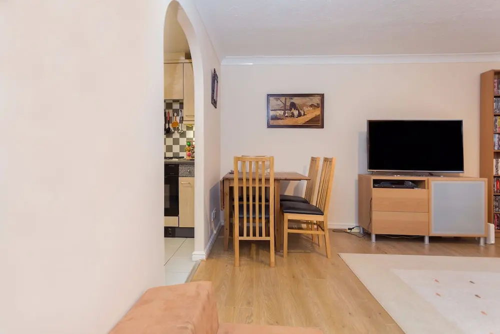 2 Bedroom Flat 2 Minutes from the River