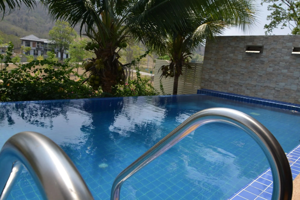 Sir James Resort