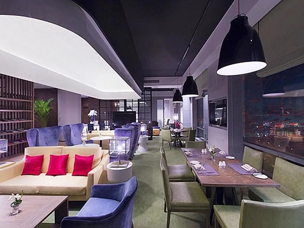 Cineaste Garden Hotel