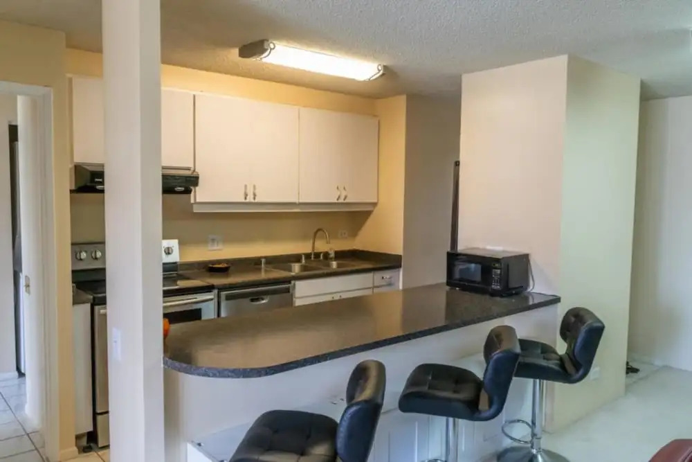 Discovery Bay One Bedroom Condos with Kitchen & Free Wifi