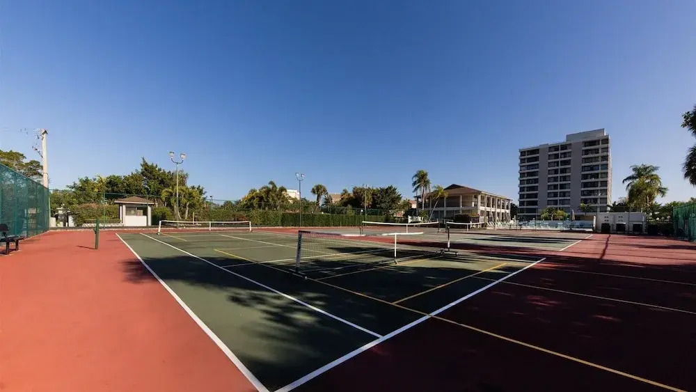 Anchorage Resort 8th Floor Condo In Siesta Key With Resort Amenities And Private Beach Access! 2 Bedroom Condo