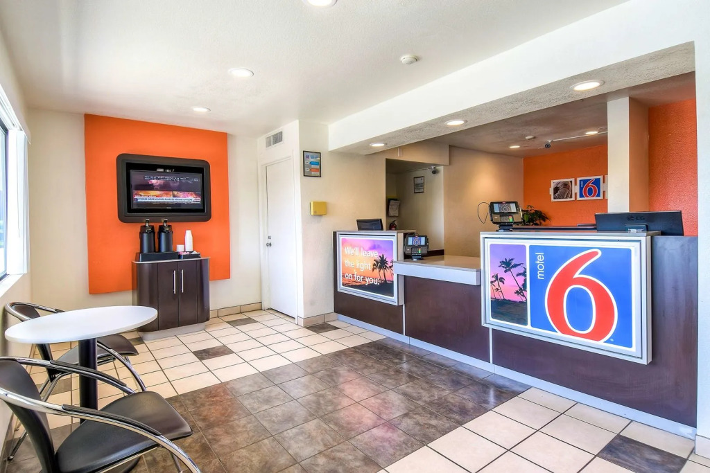 Motel 6-Corona, CA