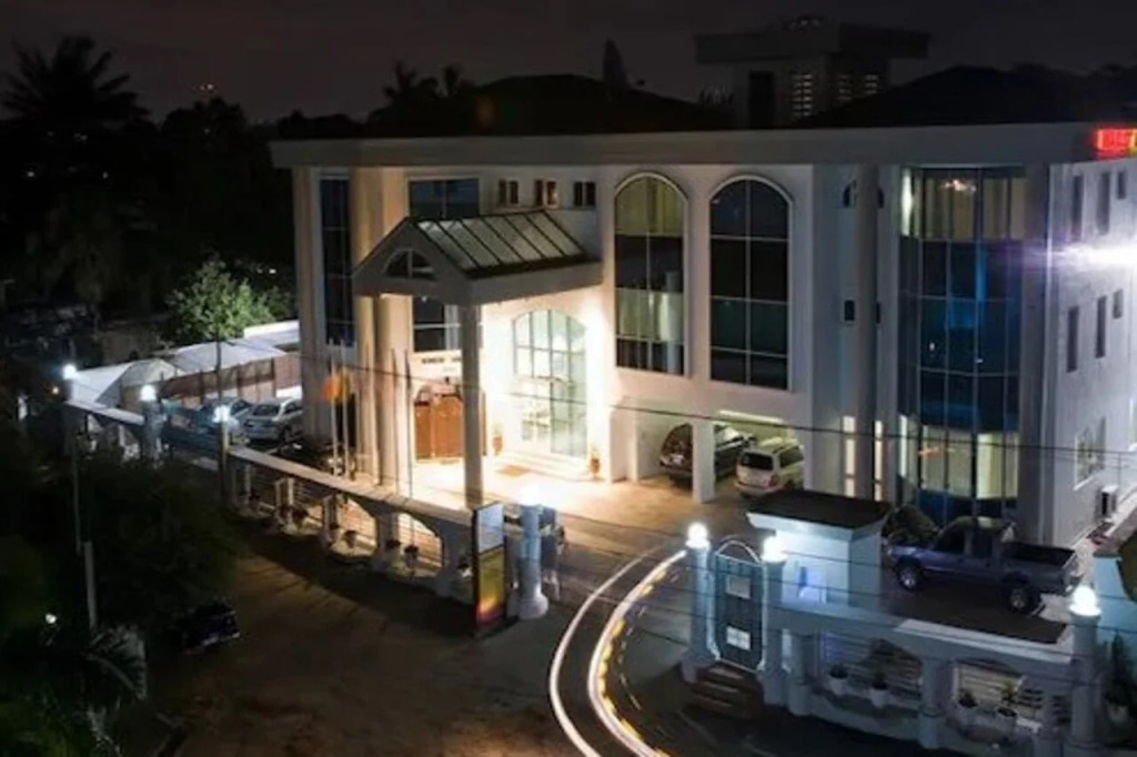 Maxlot Hotel