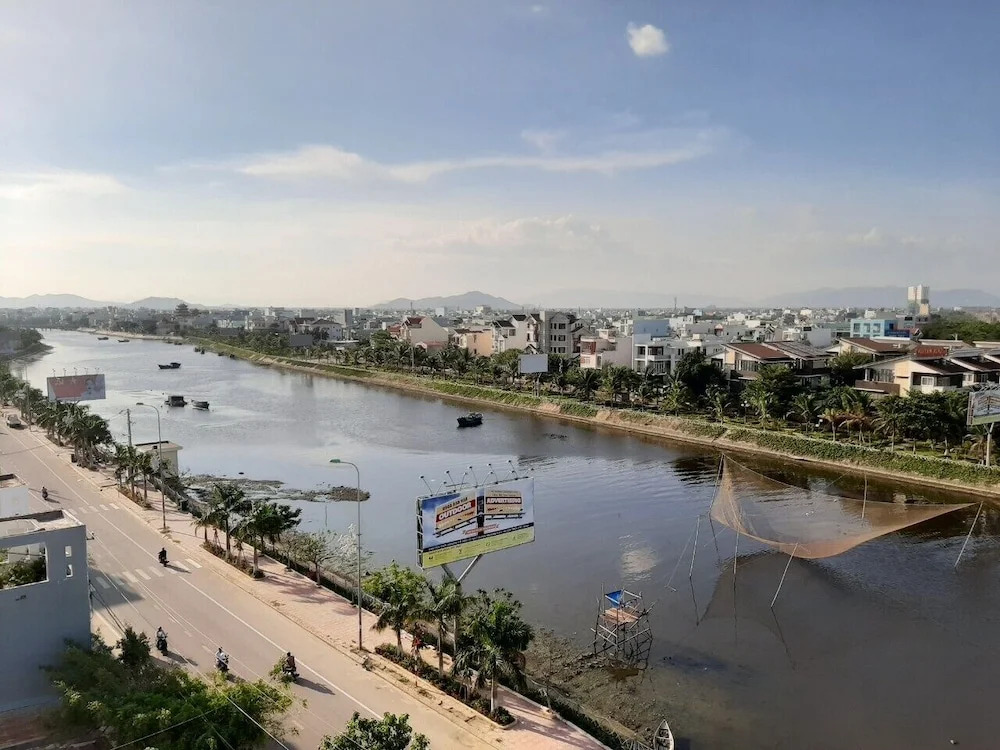 Dinh Huong Hotel
