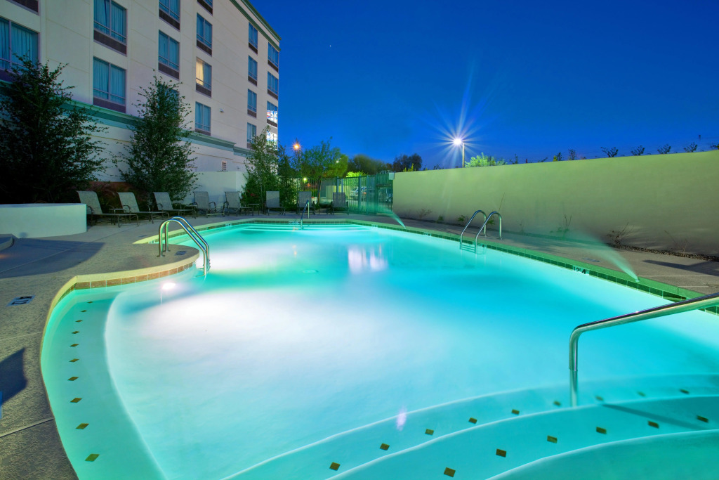 Holiday Inn & Suites Phoenix Airport by IHG