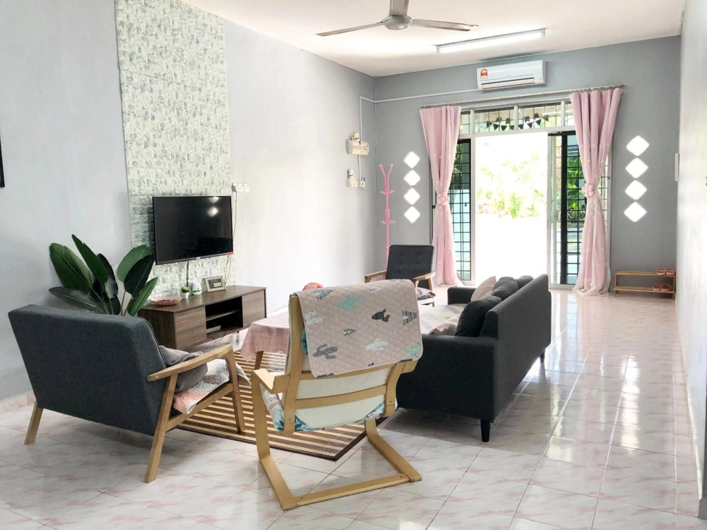 Deena Homestay