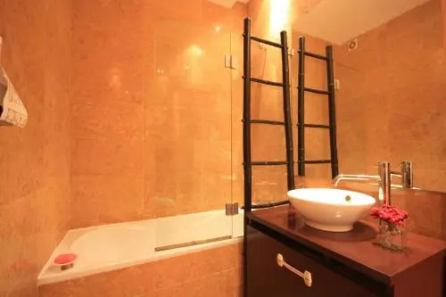 Myplace - Lisbon - Camoes