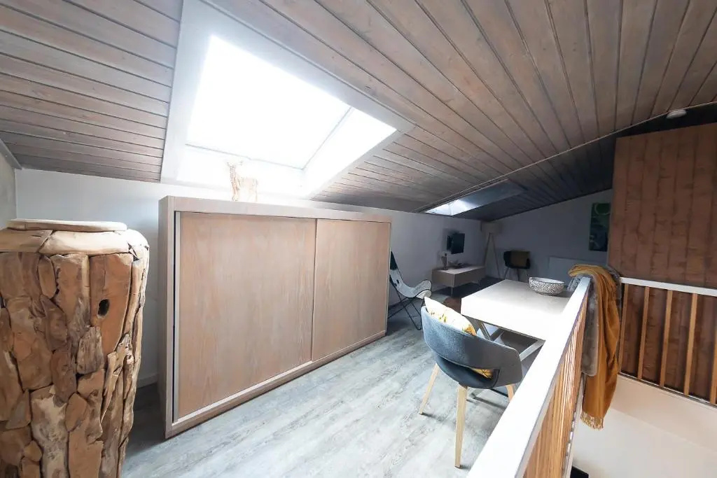 VIP Deluxe 107qm auf zwei Etagen 1 Dopplezimmer EG 1 Doppelzimmer auf der Galerie sowie 2 Badezimmer und komplette Küche mit Mikrowelle und Backofen Ideal für 1 bis 6 Gäste Direkter Blick auf Garten und Bergblick Alles nur nicht 0815