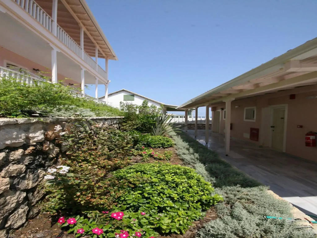 Ionis Hotel