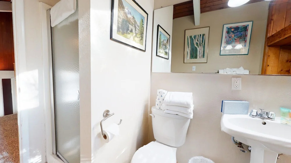 Horizons 4 120 Great Complex Amenities, On The Shuttle Route, Walk To Shops and Restaurants by RedAwning