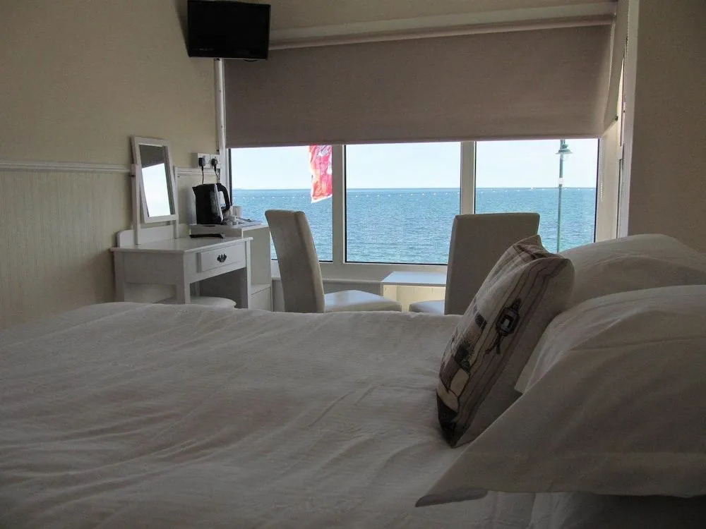 Shoreline Lodgings