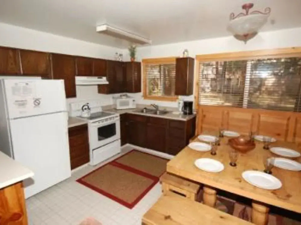 1247 Lester Street By Redawning