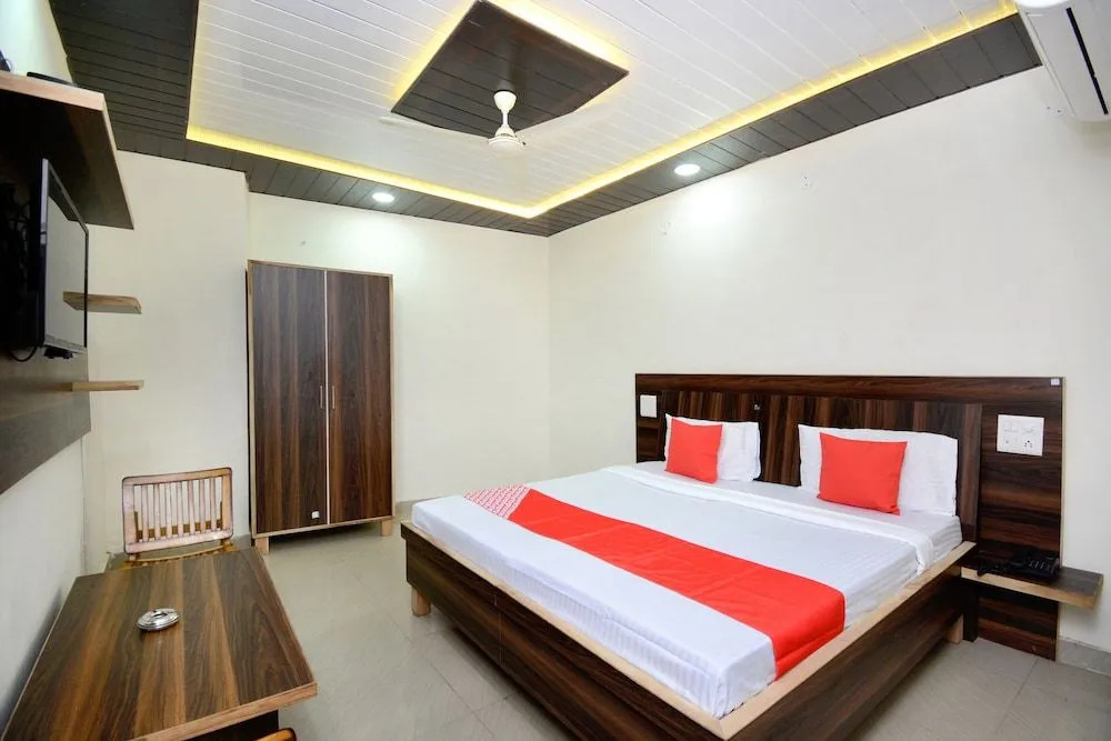 OYO 17133 Hotel Anmol