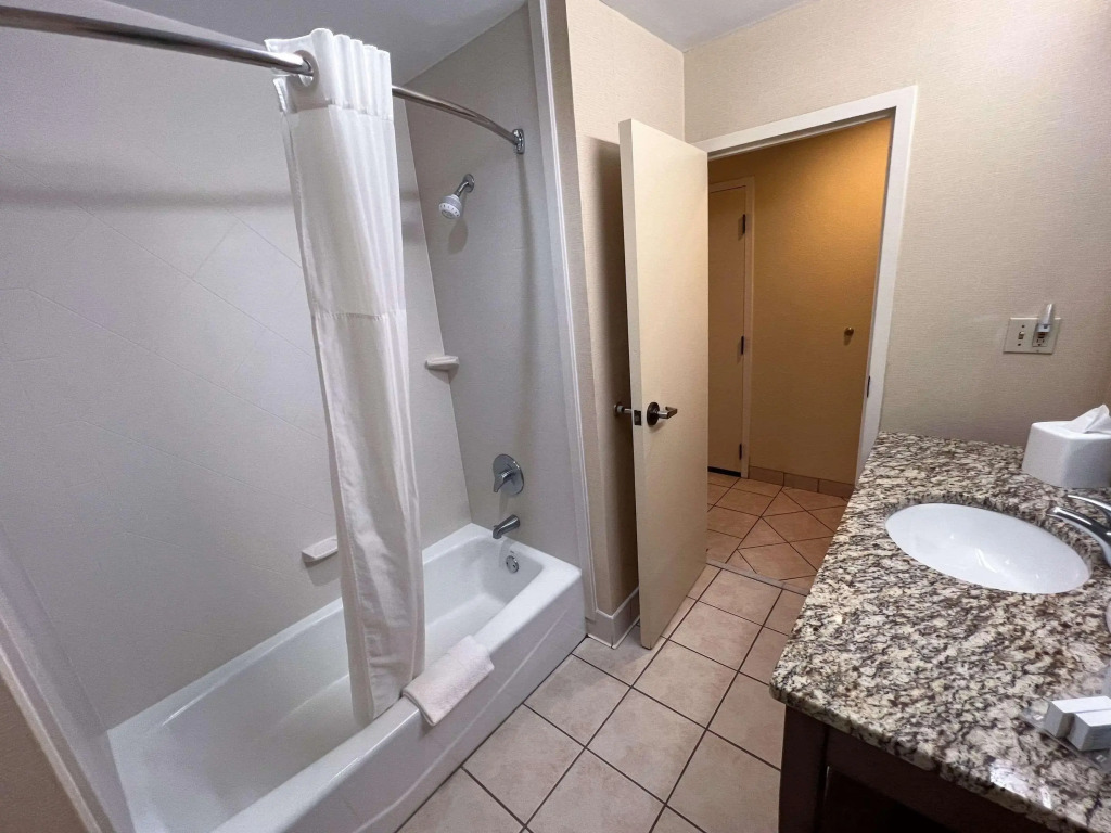 Clarion Pointe Cherokee