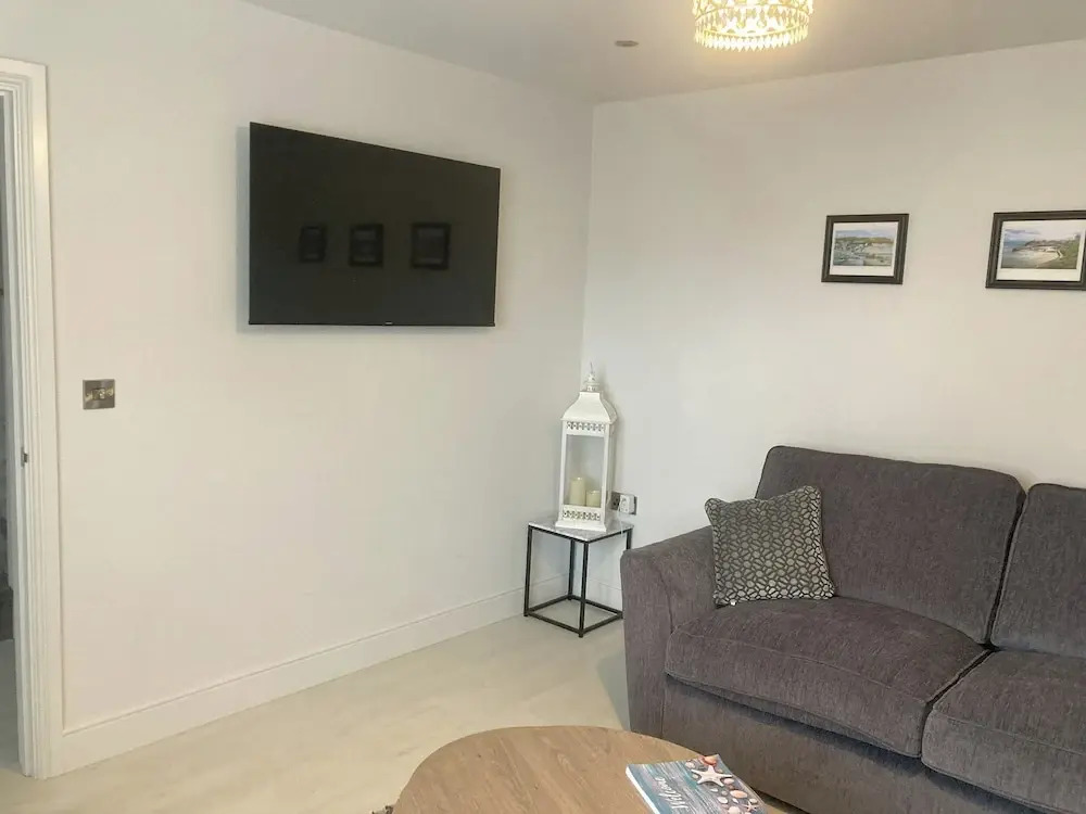 LunaRoxx, 6 Meadow Gardens, Kilgetty