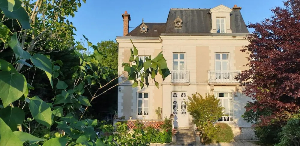 LA MAISON LEONARD