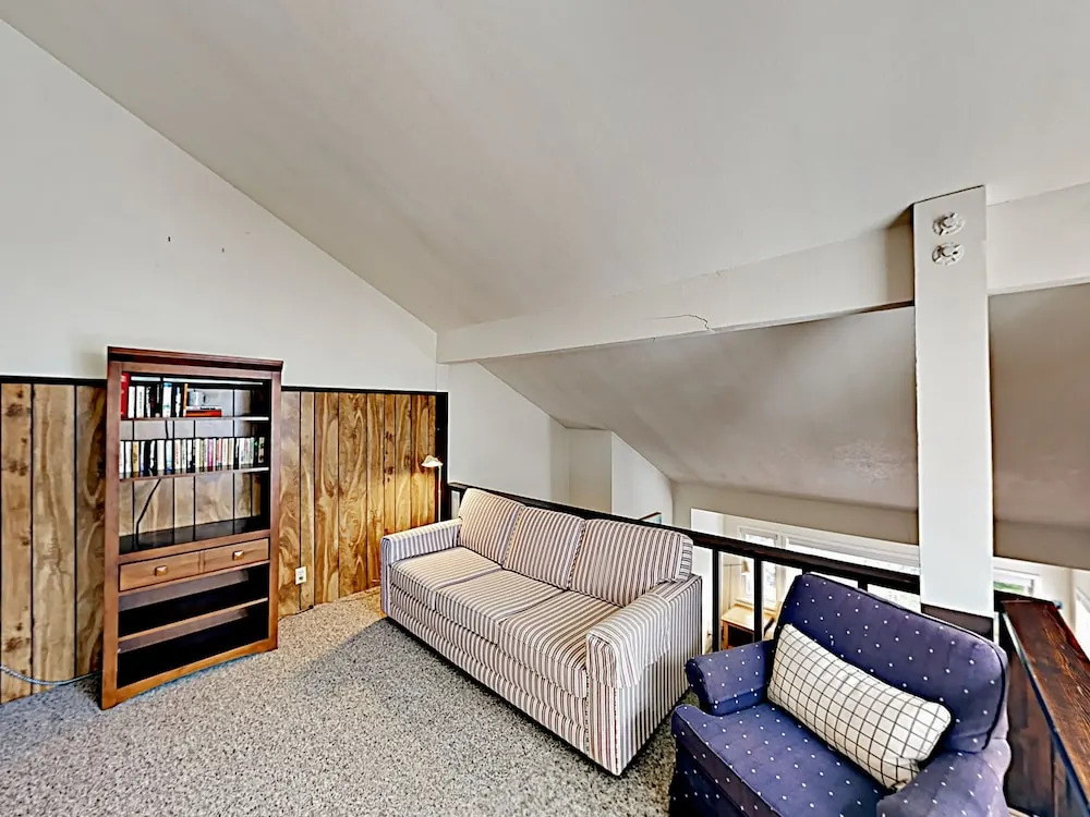 Mountaintop #D - 4 Br Condo