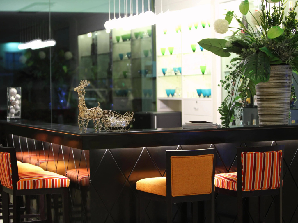 Paradise Hotel
