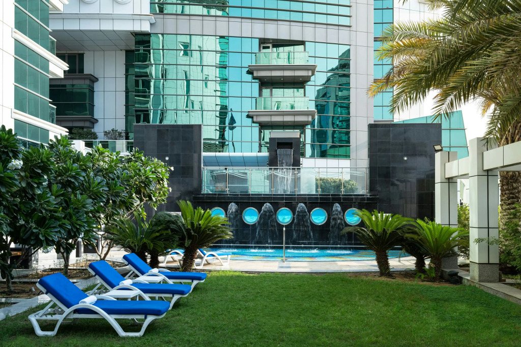 Отель Four Points by Sheraton Sharjah