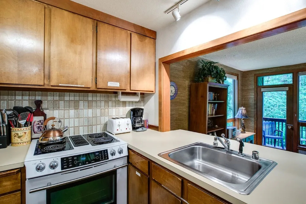 84SW - Sauna - Soaker Tub - Fireplace - Sleeps 6