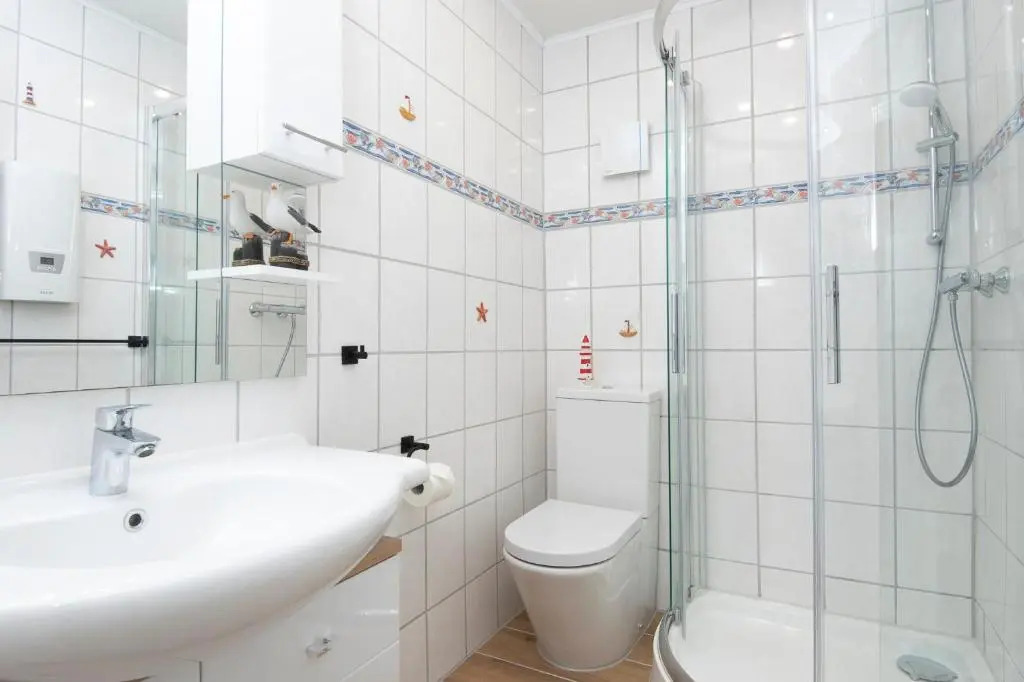 Wohnung 4, Leni