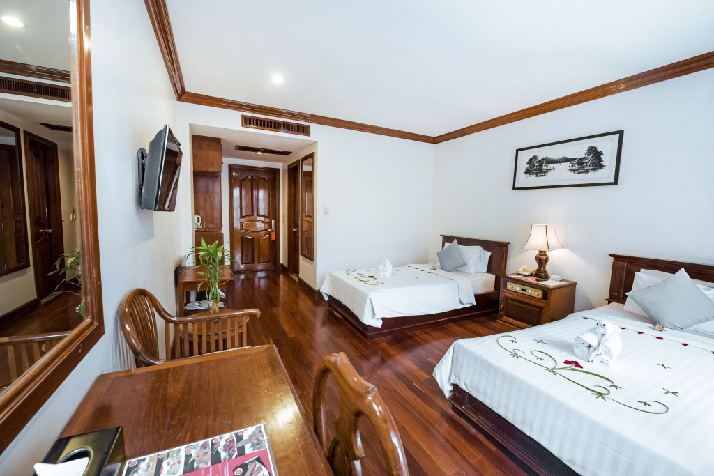The Suite By Royal Crown Hotel