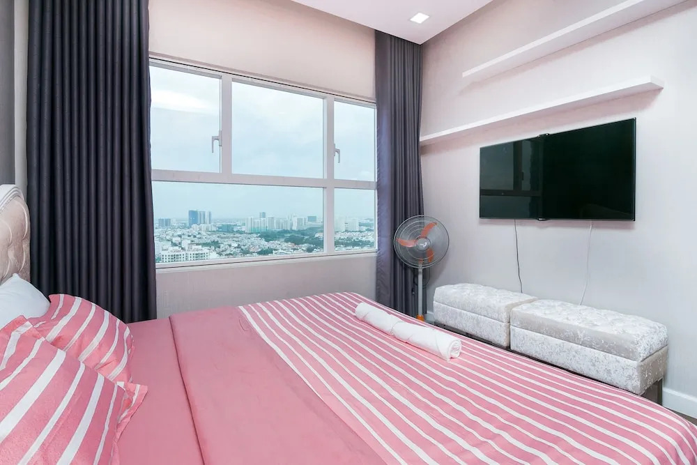 Sunrise City 2BR Luxury SWPool 30th