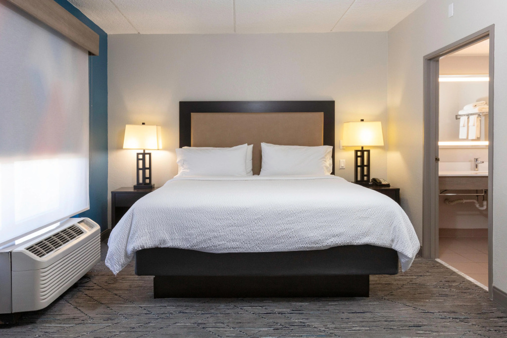 Holiday Inn Express & Suites Jacksonville Airport by IHG