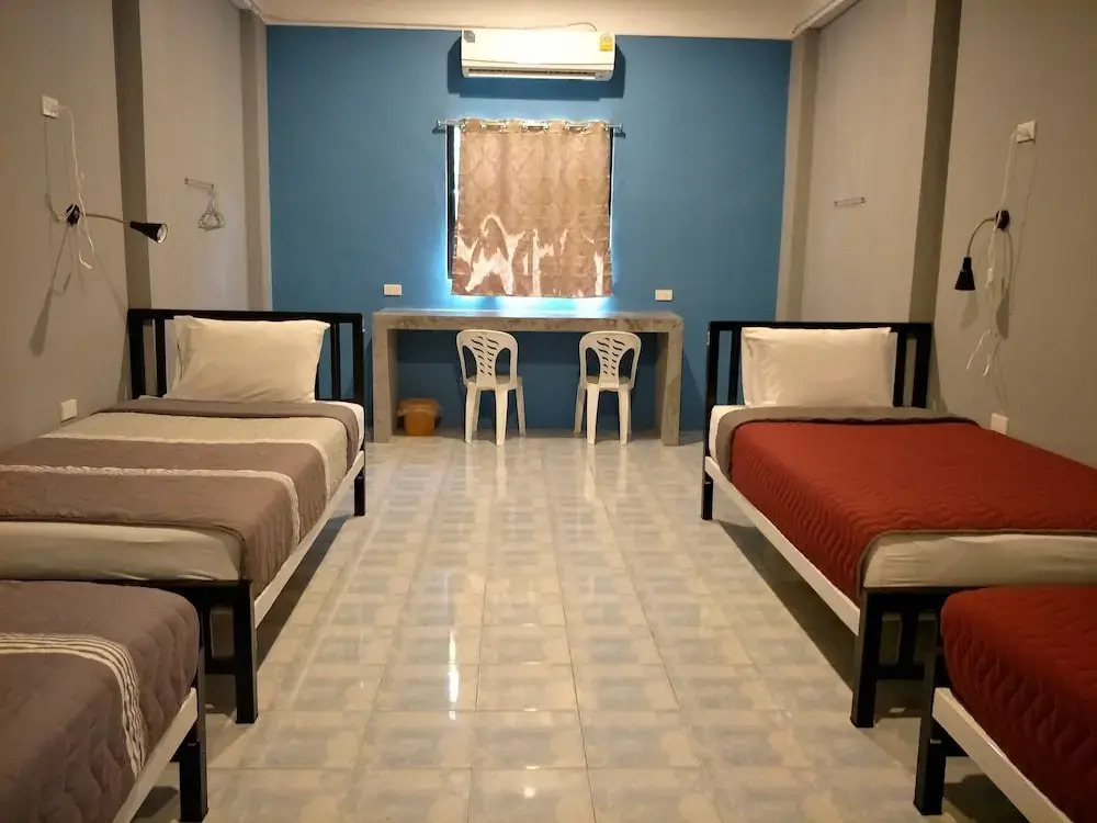OYO 1147 The Moment Hostel
