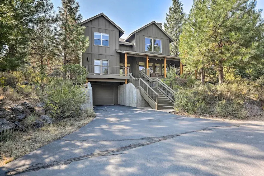 Stunning Bend Retreat < 20 Mi to Mt Bachelor!
