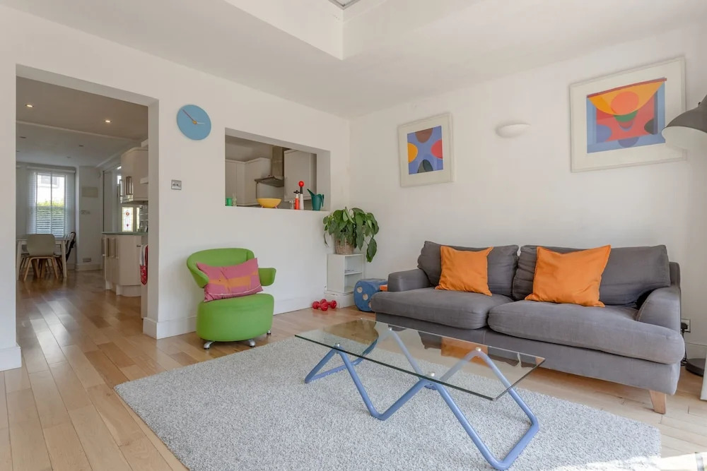 2 Bedroom House With Garden in Tooting