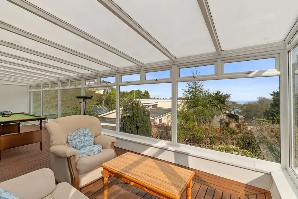 Sunningdale - Beach Side Cottage, Sea Views, Parking