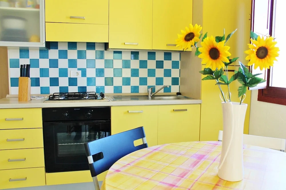 Monolocale Giallo