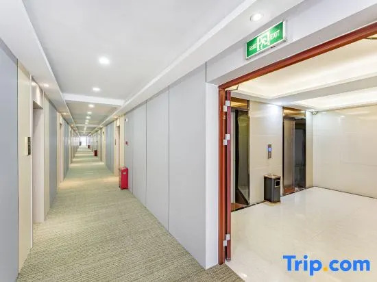 Zsmart Hotel (Foshan Green Island Lake Subway Station)